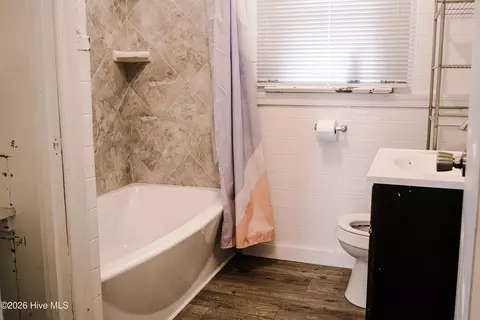 Bath - 47 Hatchett St, Murphy, NC 28906 photo 2 of 2