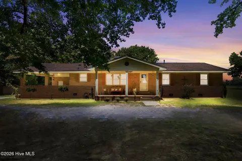 579 N Grimesland Bridge Rd, Washington, NC 27889