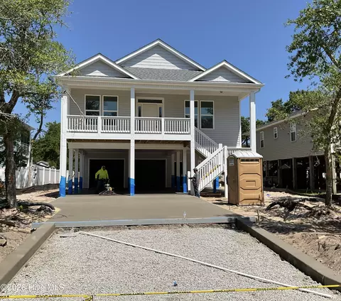104 SE 6th St, Oak Island, NC 28465