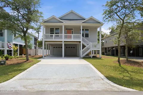 104 SE 6th St, Oak Island, NC 28465