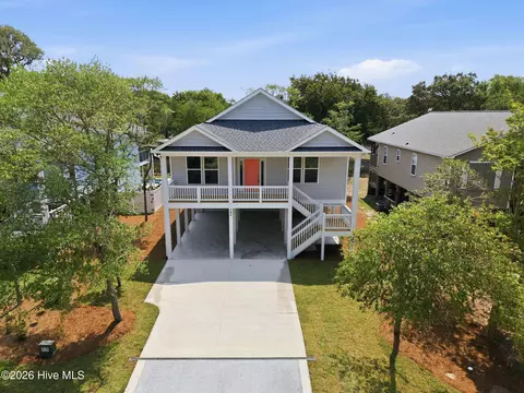 104 SE 6th St, Oak Island, NC 28465