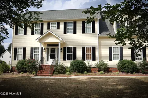 1213 Windbrooke Dr, Grimesland, NC 27837
