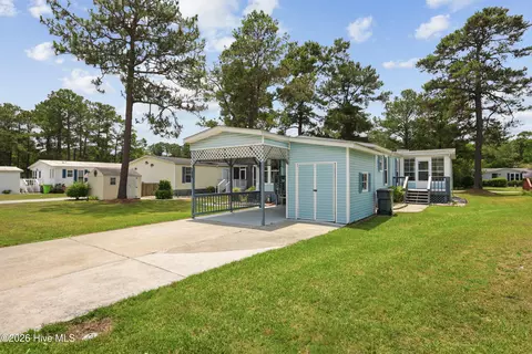 605 Outrigger Ct, Hampstead, NC 28443 photo 4