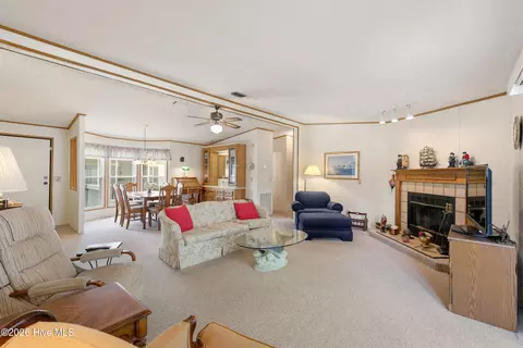 605 Outrigger Ct, Hampstead, NC 28443 photo 7
