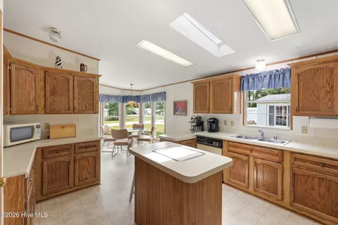 605 Outrigger Ct, Hampstead, NC 28443 photo 12