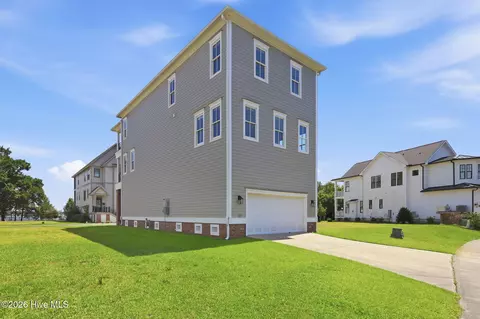 Exterior - 807 E Front St, New Bern, NC 28560 photo 6 of 9