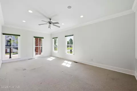 Living - 807 E Front St, New Bern, NC 28560 photo 2 of 7
