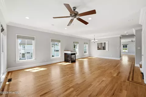 Living - 807 E Front St, New Bern, NC 28560 photo 4 of 7