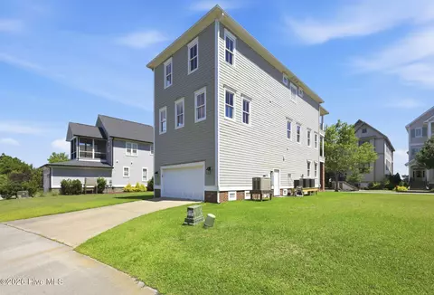 Exterior - 807 E Front St, New Bern, NC 28560 photo 7 of 9