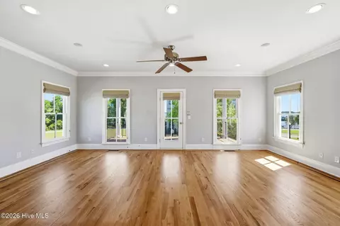 Living - 807 E Front St, New Bern, NC 28560 photo 3 of 7