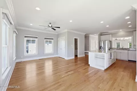 Living - 807 E Front St, New Bern, NC 28560 photo 6 of 7