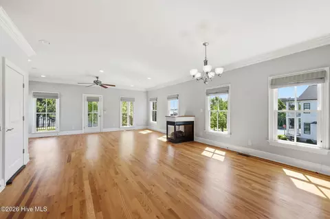Living - 807 E Front St, New Bern, NC 28560 photo 1 of 7