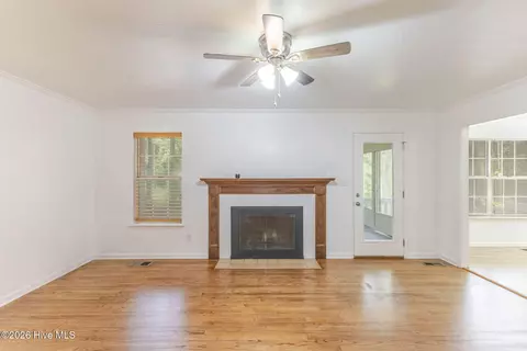 Living - 880 Chase Rd, Evans, GA 30809 photo 4 of 7