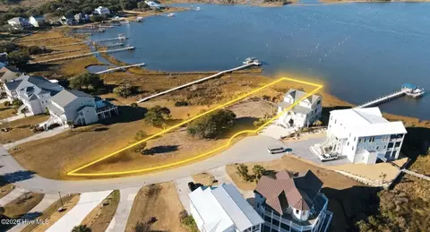 171 Big Hammock Point Rd, Sneads Ferry, NC 28460