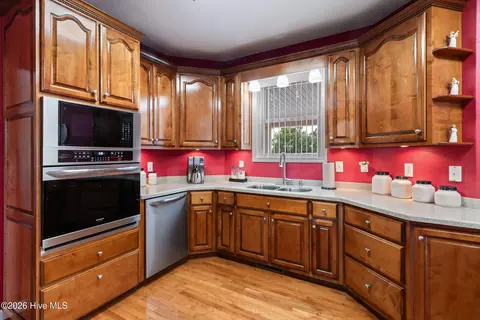 Kitchen - 185 Lunsford Rd, Murphy, NC 28906 photo 3 of 7
