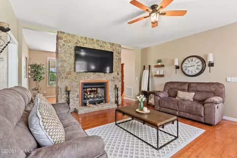 Living - 185 Lunsford Rd, Murphy, NC 28906 photo 3 of 6