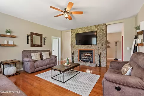 Living - 185 Lunsford Rd, Murphy, NC 28906 photo 2 of 6