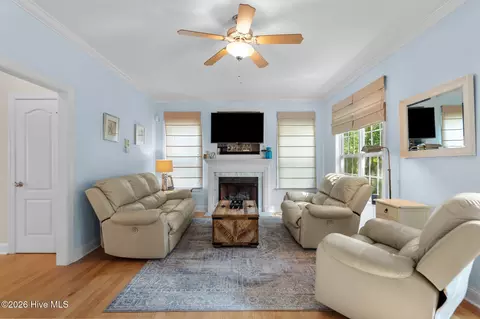 Living - 127 Headwaters Dr, Hampstead, NC 28443 photo 1 of 2