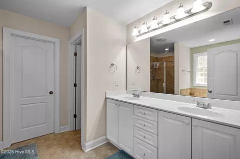 Bath - 127 Headwaters Dr, Hampstead, NC 28443 photo 3 of 6