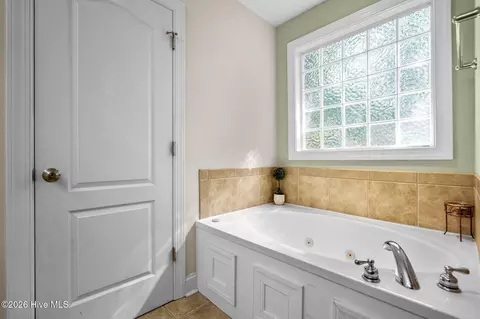 Bath - 127 Headwaters Dr, Hampstead, NC 28443 photo 2 of 6