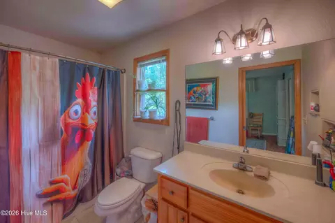 Bath - 365 Roberson Rd, Murphy, NC 28906 photo 2 of 2