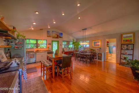 Dining - 365 Roberson Rd, Murphy, NC 28906 photo 1 of 2