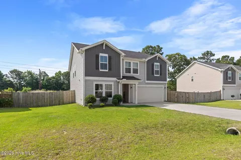 1110 Farmhouse Ln, Jacksonville, NC 28546