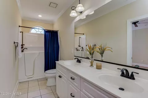 Bath - 816 Mayo Ln, Augusta, GA 30907 photo 1 of 5