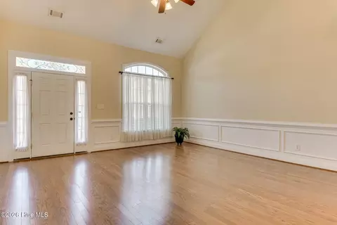 Living - 816 Mayo Ln, Augusta, GA 30907 photo 3 of 5