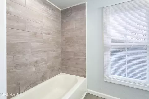 909 1st St, Elizabeth City, NC 27909