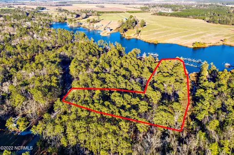 64 Shoreline Ct, Oriental, NC 28571