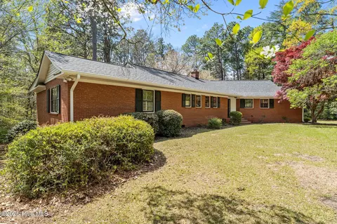 225 Arbutus Rd, Southern Pines, NC 28387
