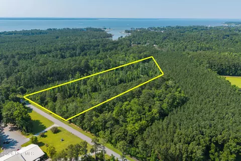 1 White Farm Rd, Oriental, NC 28571