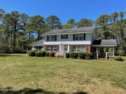 152 W Bayshore Dr, Cedar Island, NC 28520