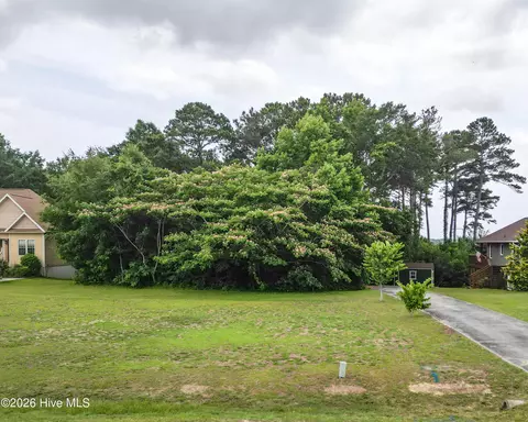 131 Deepwater Dr, Stella, NC 28582