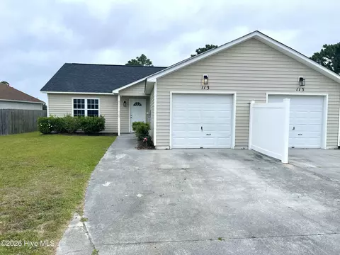 113 Charlton Rd, Hubert, NC 28539