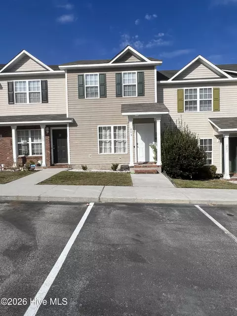 205 Meadowbrook Ln, Jacksonville, NC 28546