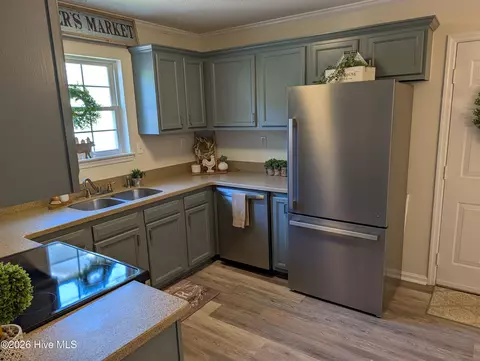 Kitchen - 1024 Spring Villa Dr, Jacksonville, NC 28540 photo 3 of 3