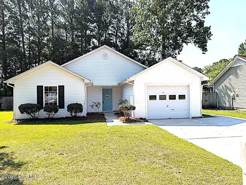 1024 Spring Villa Dr, Jacksonville, NC 28540