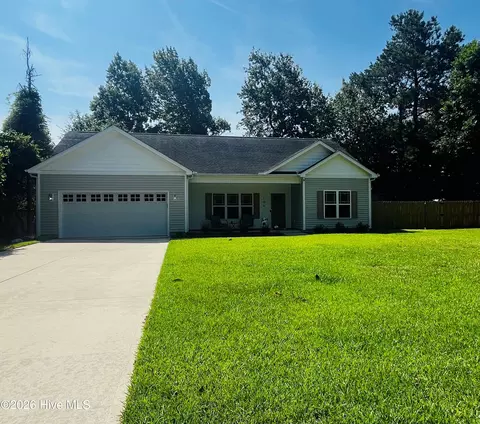 106 Driftwood Ln, Hampstead, NC 28443