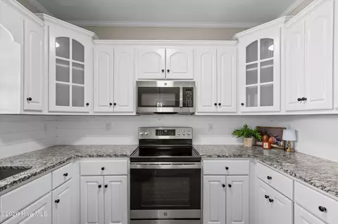 Kitchen - 616 Cornerstone Pl, Evans, GA 30809 photo 3 of 4