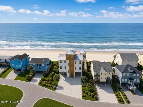 522 N Shore Dr, Surf City, NC 28445
