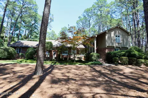 335 Swoope Dr, Southern Pines, NC 28387