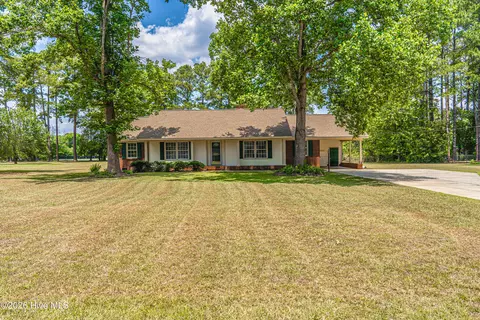 11361 Bonnie Ln, Laurinburg, NC 28352