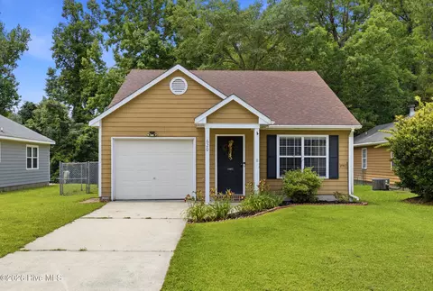 620 S Hampton Dr, Jacksonville, NC 28546