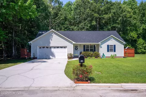 613 Walnut Dr, Jacksonville, NC 28540