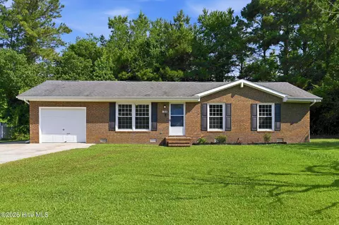 105 Vandergrift Dr, Jacksonville, NC 28540