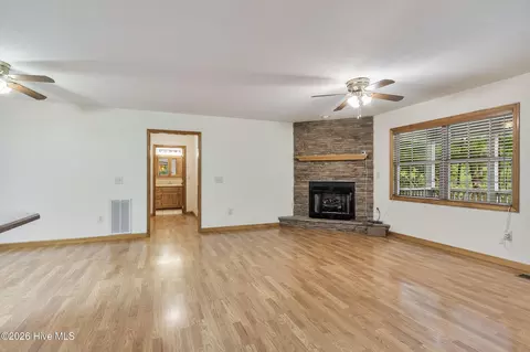 Living - 85 Sunray Cir, Murphy, NC 28906 photo 6 of 13
