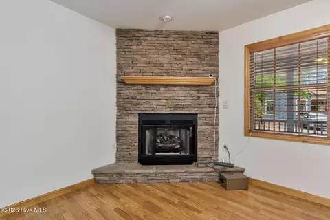 Living - 85 Sunray Cir, Murphy, NC 28906 photo 2 of 13
