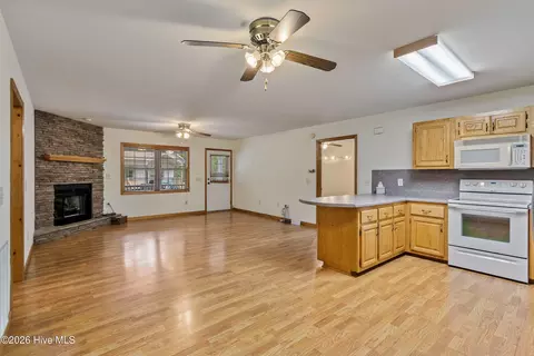 Living - 85 Sunray Cir, Murphy, NC 28906 photo 5 of 13